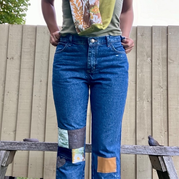 Patched Ladies Levis Relaxed high waist jeans. - Picture 1 of 11